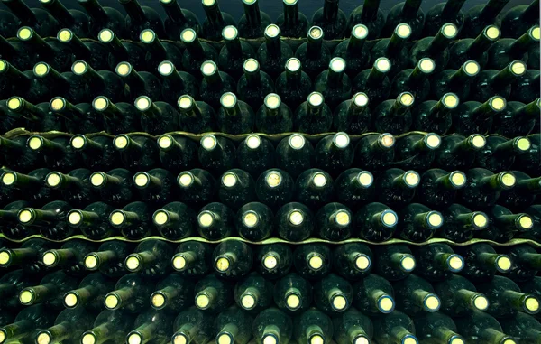 Vinho de recolha de garrafas — Fotografia de Stock
