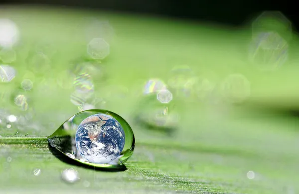 Drop and earth — Stock Photo, Image