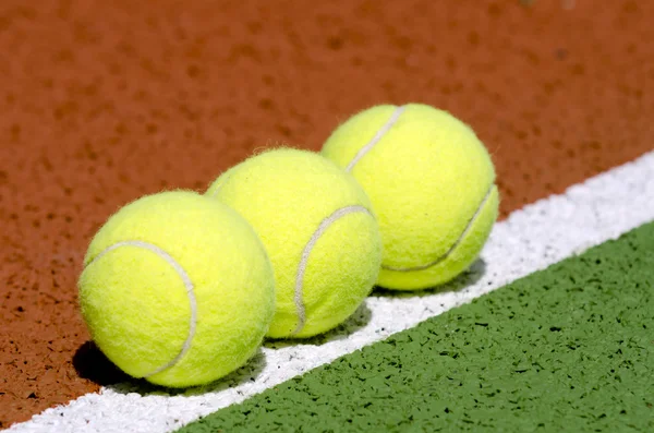 3 tennisbollar — Stockfoto