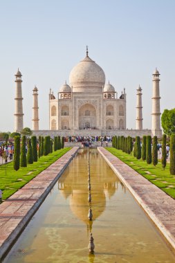 Taj Mahal located in Agra 20 clipart
