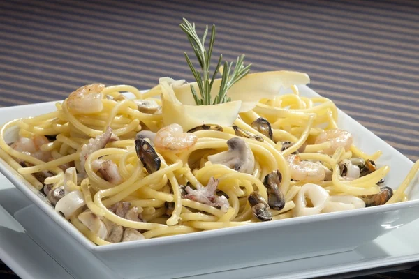 Italské těstoviny s mořskými plody — Stock fotografie
