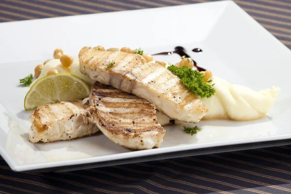 Grilled butterfish w potato puree — Stock Photo, Image