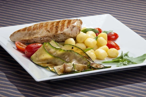 Grilled chicken breast w grilled aubergine and gnocchi — Stock Photo, Image