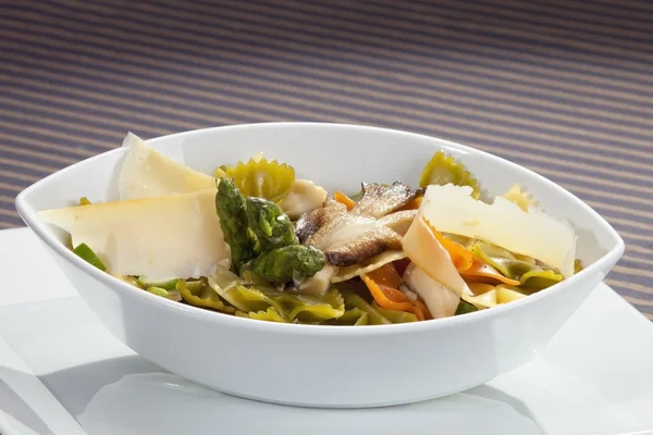Italian pasta w asparagus, mushroom and parmesan — Stock Photo, Image
