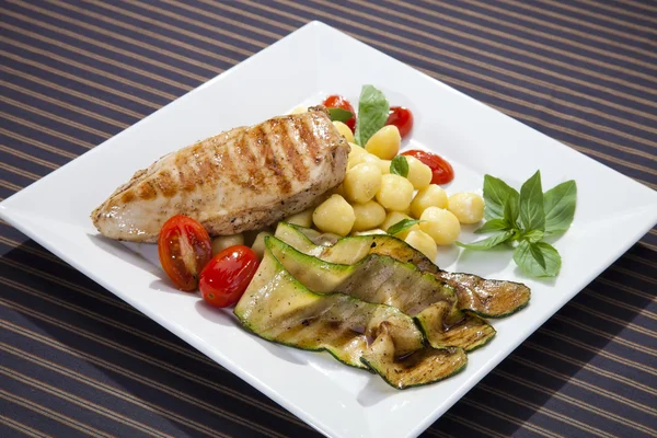 Grilled chicken breast w grilled aubergine and gnocchi — Stock Photo, Image