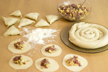 Asya samsa pişirme kıyma köftesi ile hamur