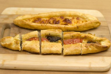 yemek pide, Maya hamuru peynir ve tereyağı.