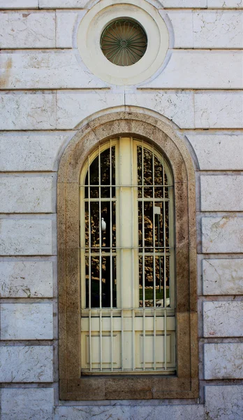 Dřevěné a skleněné dveře — Stock fotografie