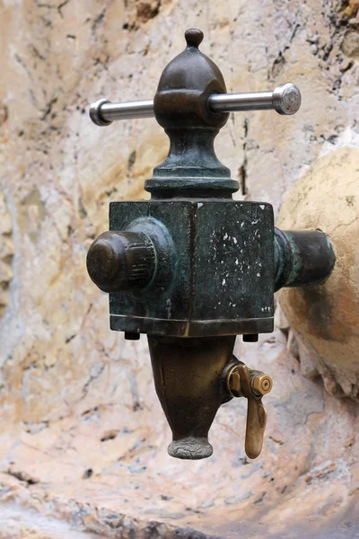 Old brass spigoot. — Stock Photo, Image