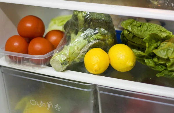 Zöldségek a hűtőben. Jogdíjmentes Stock Képek