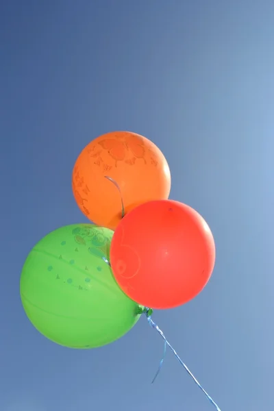 Balões no céu. — Fotografia de Stock