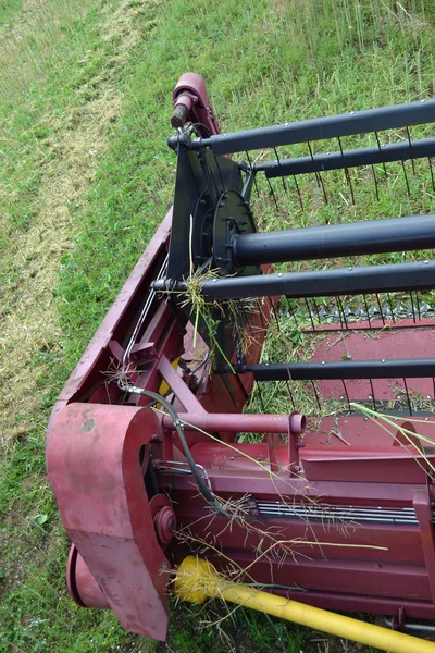 収穫機、芝刈り機、コンバインの詳細. — ストック写真