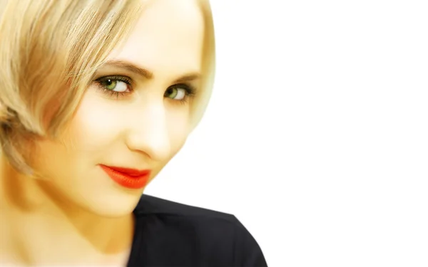 Visage de jeune femme blonde aux yeux verts — Photo
