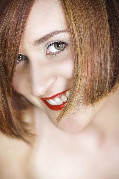 Schöne junge Frau mit natürlichem Make-up. — Stockfoto