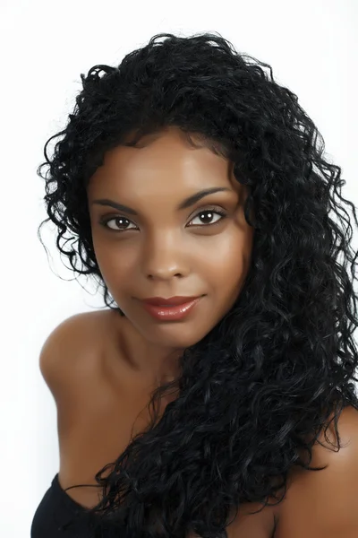 Mulher africana com cabelo encaracolado — Fotografia de Stock