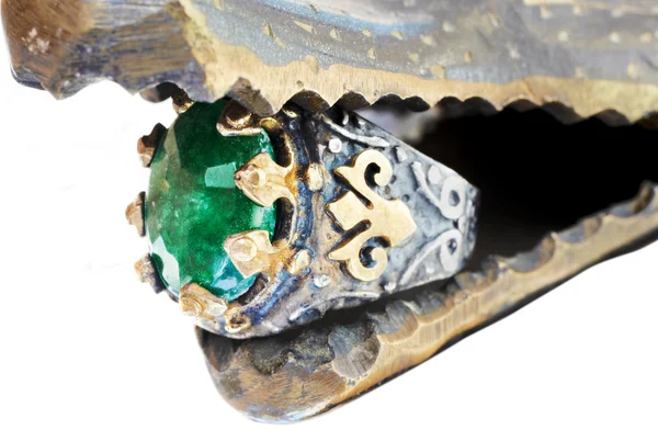 Turkse Ottomaanse ring met smaragd — Stockfoto