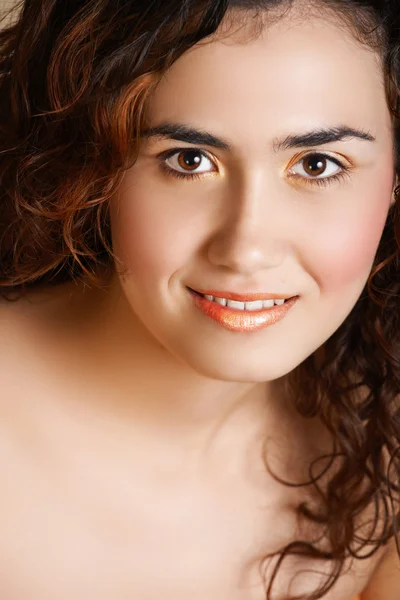 Frau mit goldenem Make-up — Stockfoto