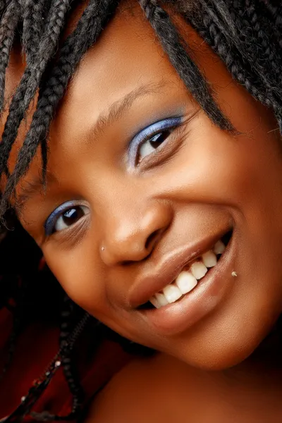 Gyönyörű afrikai nő, piercingek — Stock Fotó