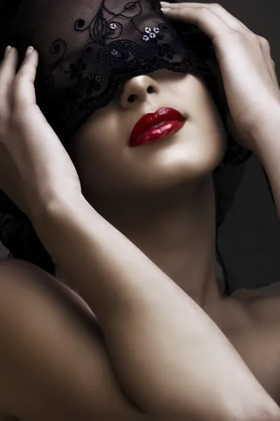 Güzel bir kadın maskesi — Stok fotoğraf