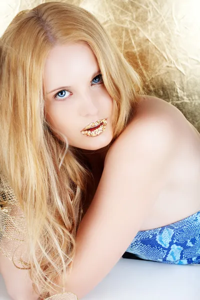 Gold blond woman. — Stock Photo, Image