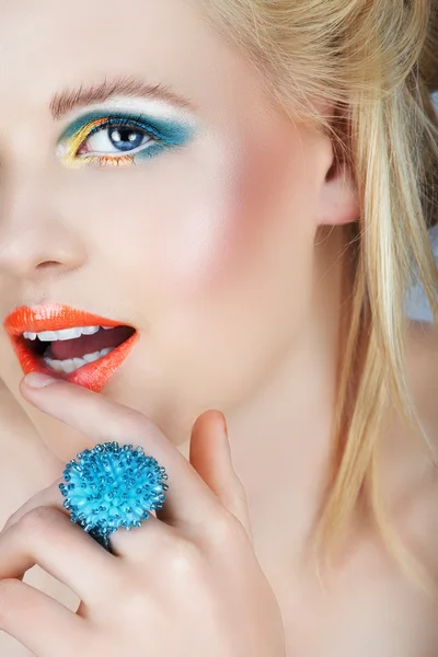 Bellezza con labbra arancioni  . — Foto Stock