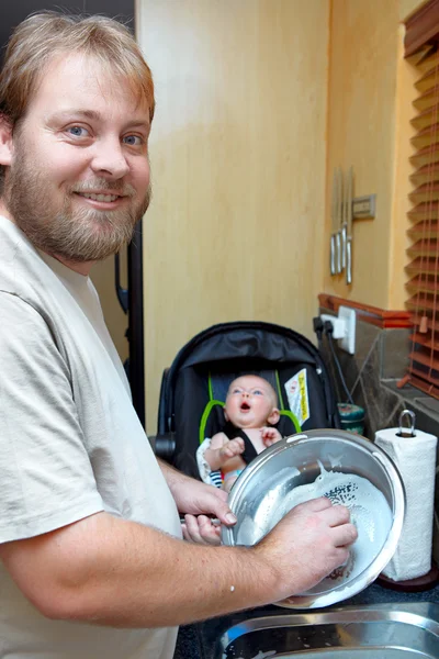 Son and father washing dishes. — Stock Photo, Image