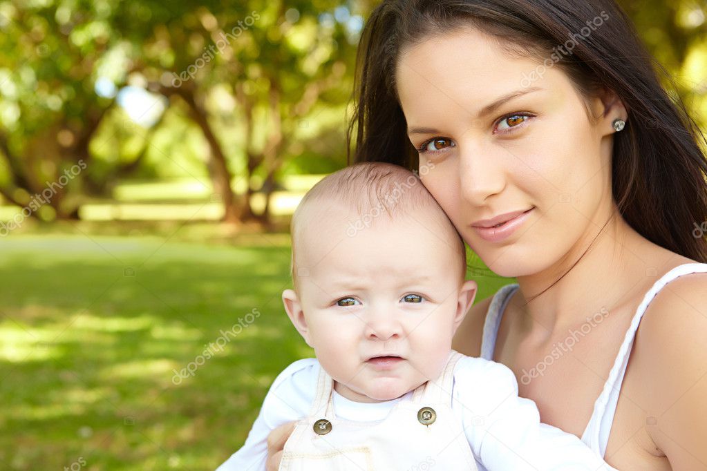 Femme Heureuse Avec Son Fils Bebe Image Libre De Droit Par Lubavnel C