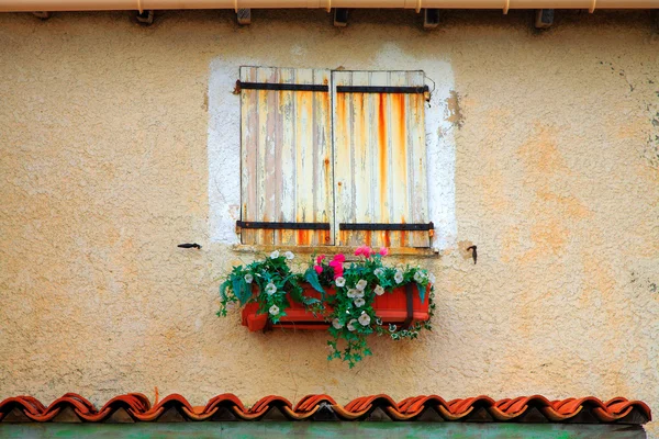 Pencere kepenkleri Fransa ile — Stok fotoğraf