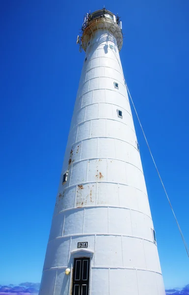 Leuchtturm gegen blauen Himmel — Stockfoto