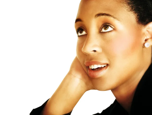 Мыслящая молодая черная женщина — стоковое фото