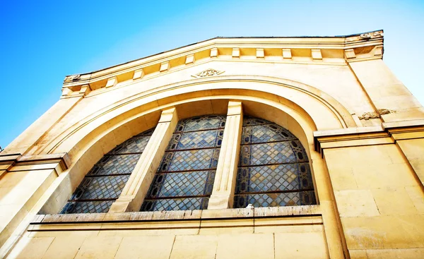 Windows와 함께 기독교 교회 — 스톡 사진