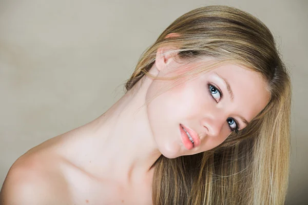 Dospívající blondýnka — Stock fotografie