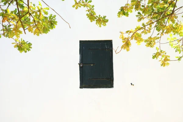 Old farm house attic door — Stock Photo, Image