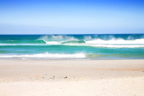 Beach with waves — Stok fotoğraf