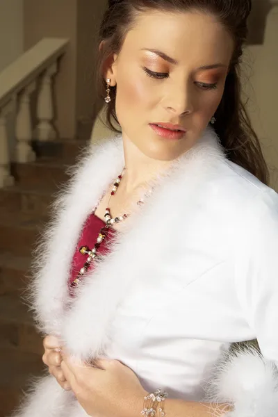 빨간색과 흰색 아름 다운 신부 — 스톡 사진