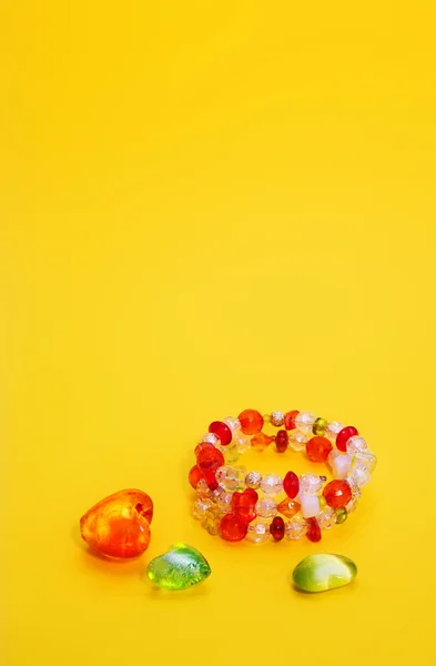Perles et bracelet en verre — Photo
