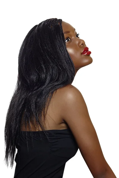 Africana bella donna con i capelli lunghi . — Foto Stock