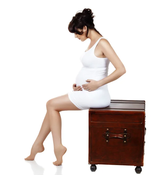 Donna incinta seduta — Foto Stock