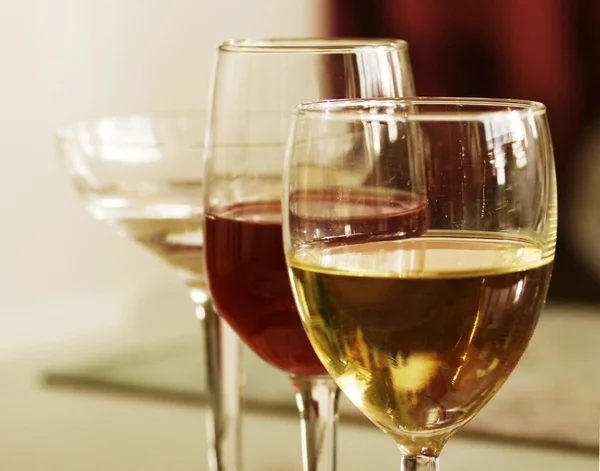 白葡萄酒和红葡萄酒 免版税图库图片