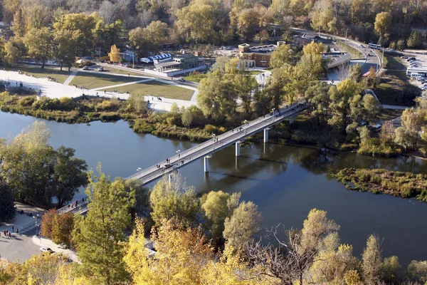Міст через річку — стокове фото
