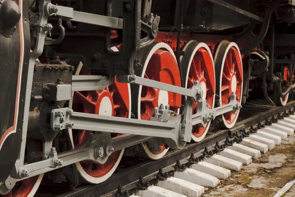 古い蒸気機関車の車輪は — ストック写真