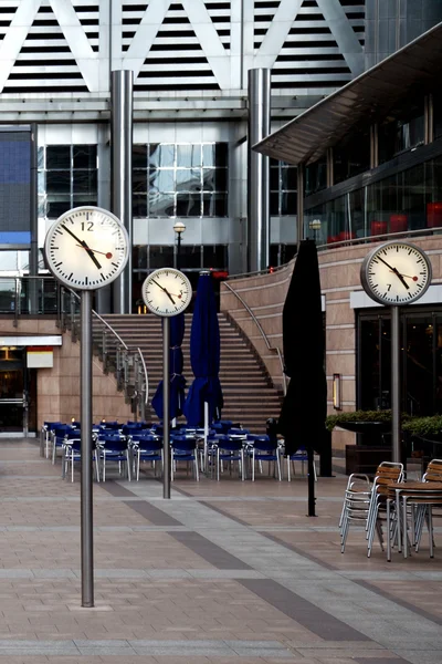 Hora, Oficinas de Canary Wharf en Londres, Reino Unido — Foto de Stock