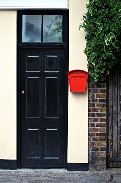 Siyah kapı, ön girişi — Stok fotoğraf