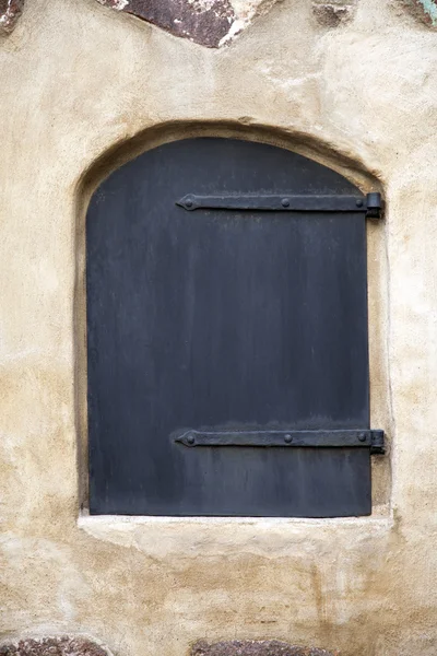 Old, rusty, heavy iron door. — Stock Photo, Image