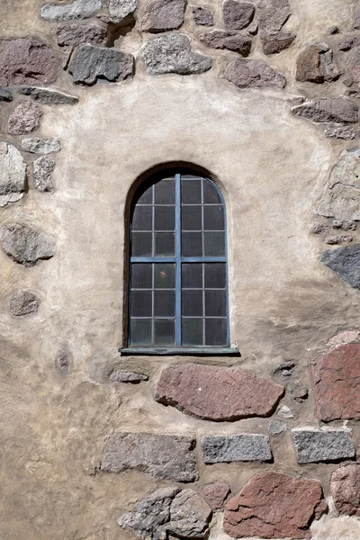 Parede de tijolo velho com janela — Fotografia de Stock