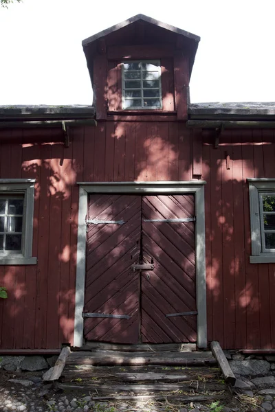 Staré dřevěné dvojité dveře — Stock fotografie