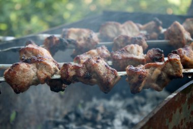 dumanlı barbekü ızgara