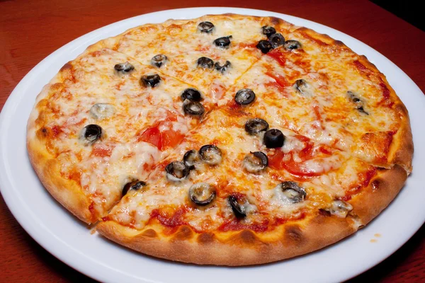 Siyah Zeytin ve eritilmiş peynir, yakın çekim pizza
