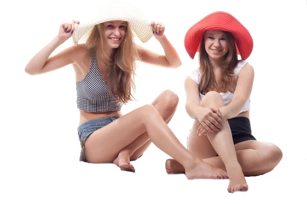 Iki kız yaz şapka — Stok fotoğraf