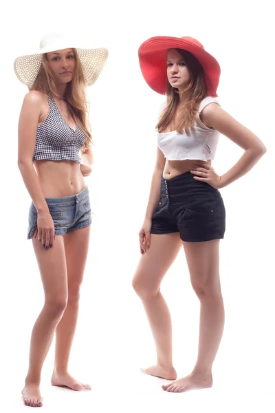 गर्मियों में दो लड़कियों टोपी — स्टॉक फ़ोटो, इमेज